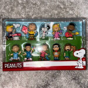 PEANUTS -SNOOPY/CHARLIE BROWN FRIENDS COLLECTORS FIGURE SET- NEW IN BOX